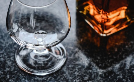 Armagnac : guide complet d'une eau-de-vie française